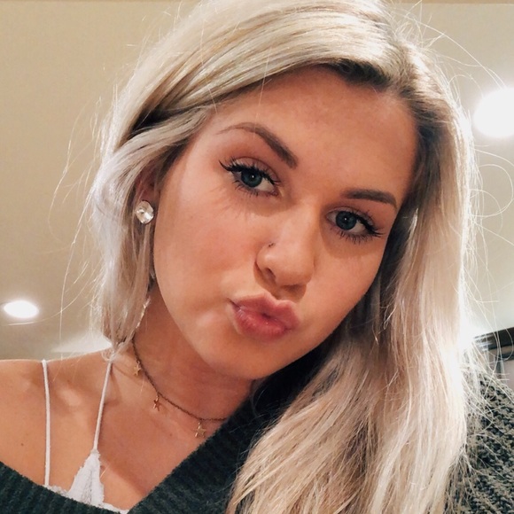 Meet your Posher, Madison - Picture 1 of 1